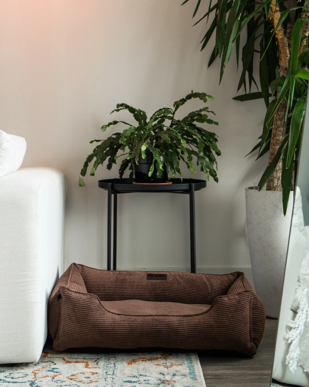 Chester & Lee | Milk Chocolate Sleeper Pet Bed
