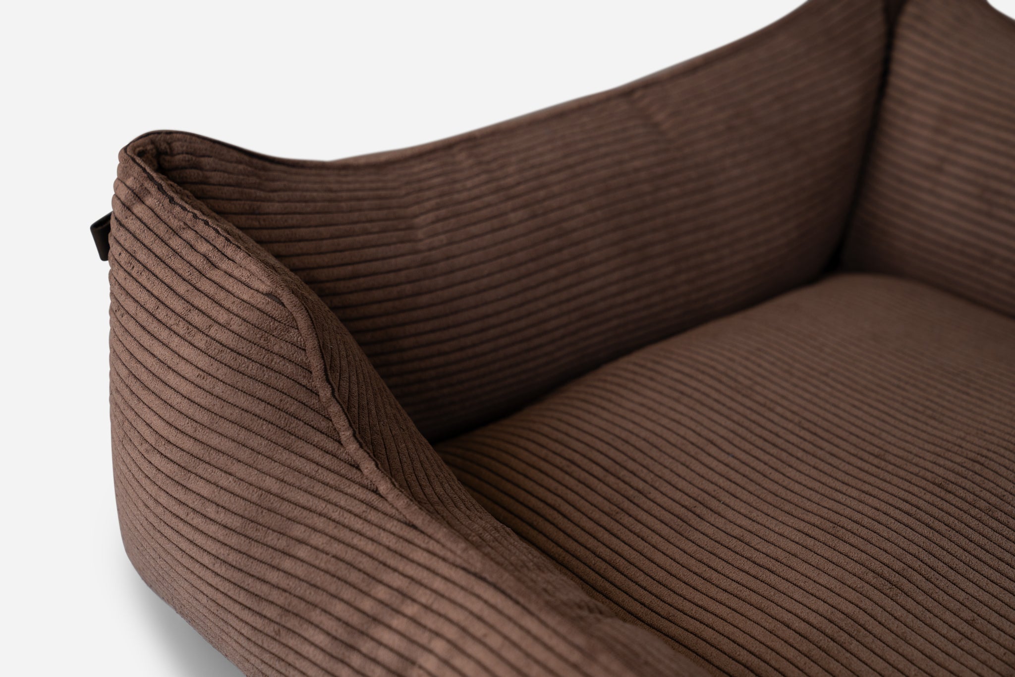 Chester & Lee | Milk Chocolate Sleeper Pet Bed